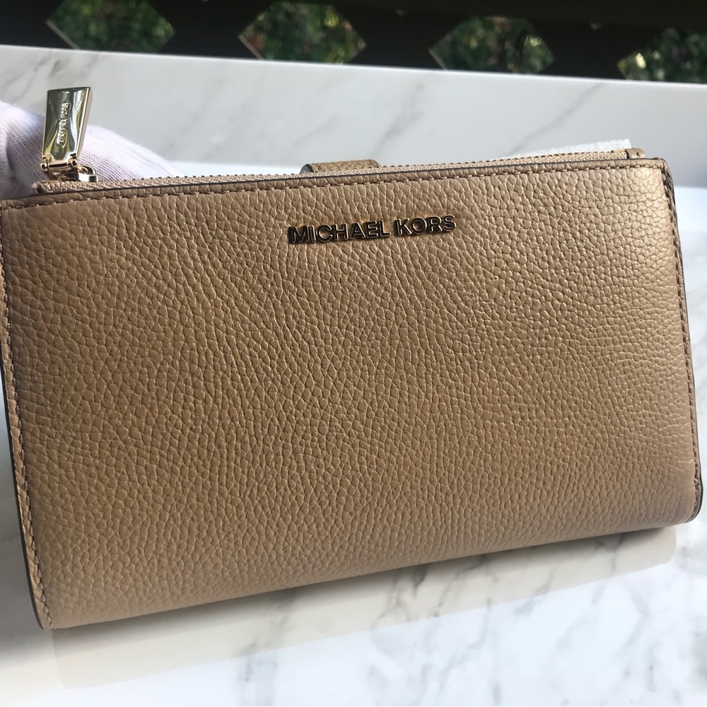 Michael kors Jet set wallet camel